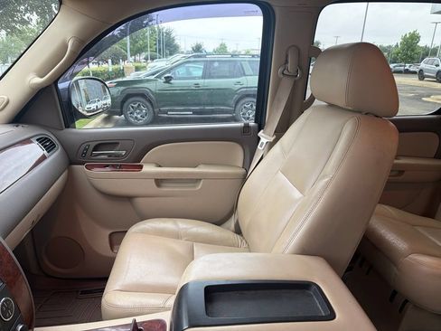 Used 2011 Chevrolet Suburban LTZ AWD/4WD image 5