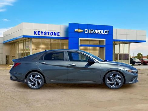 Used 2025 Hyundai Elantra Sport FWD image 8