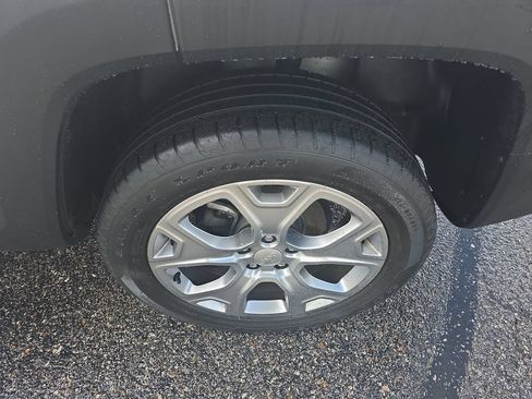 Used 2020 Jeep Renegade Limited w/ UConnect 8.4 Nav Group AWD/4WD image 12