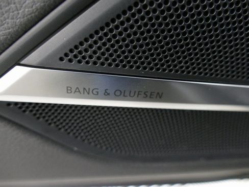 Used 2022 Audi S8 image 11