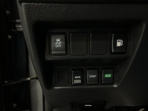 Used 2018 Nissan Rogue S AWD/4WD image 40