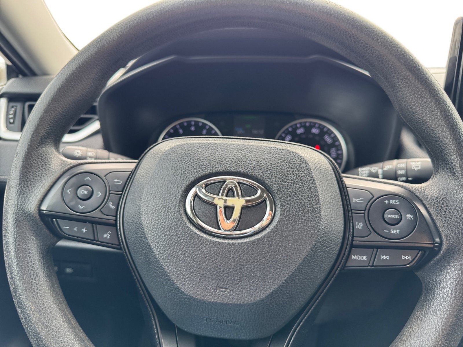Used 2021 Toyota RAV4 XLE FWD image 17