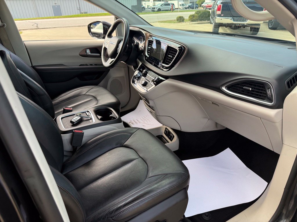 Used 2019 Chrysler Pacifica Touring-L Plus w/ Advanced Safetytec Group FWD image 46