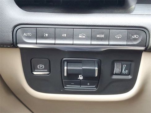 Used 2023 Cadillac Escalade ESV Premium Luxury w/ Performance Package image 18