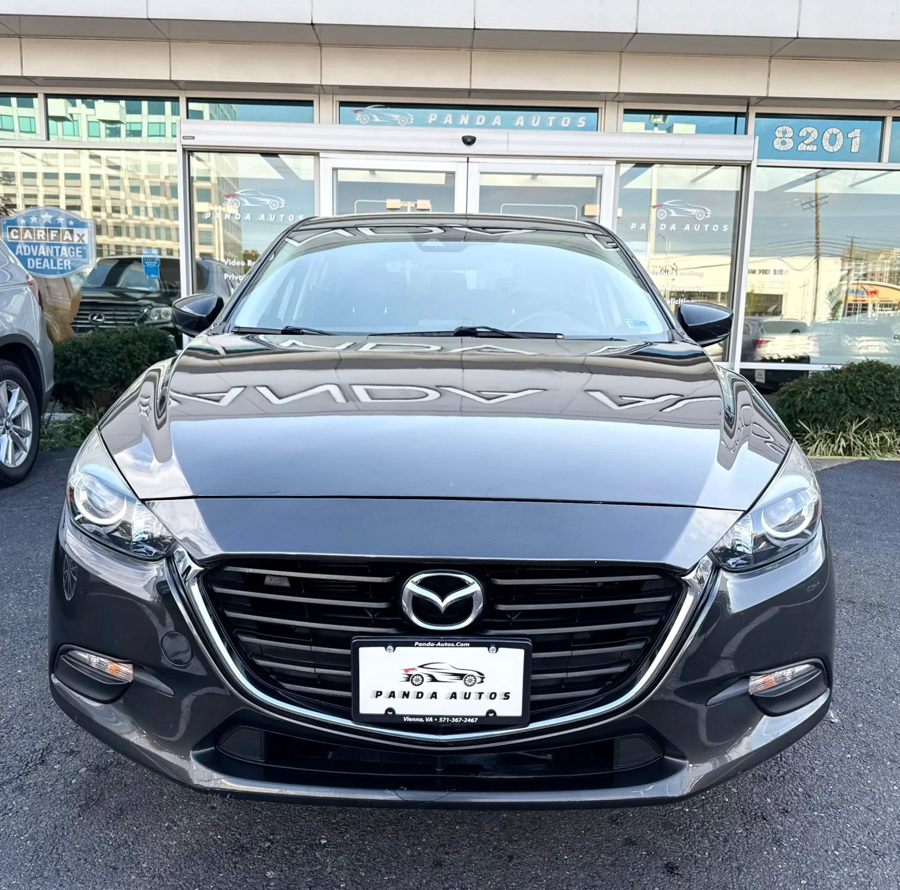 Used 2018 MAZDA MAZDA3 Touring FWD image 2