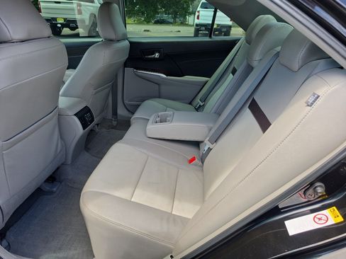 Used 2014 Toyota Camry XLE w/ Leather Package FWD image 17