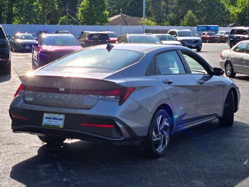 Used 2025 Hyundai Elantra Sport FWD image 11