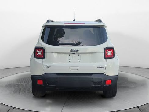 Used 2018 Jeep Renegade Latitude w/ Advanced Technology Group FWD image 4
