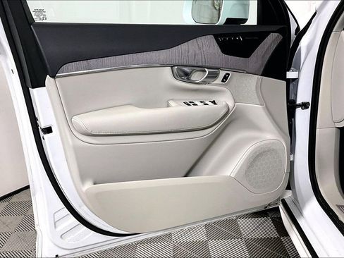 Used 2024 Volvo XC90 B6 Plus w/ Protection Package Premier image 23