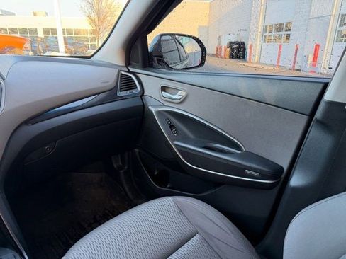 Used 2016 Hyundai Santa Fe SE image 19