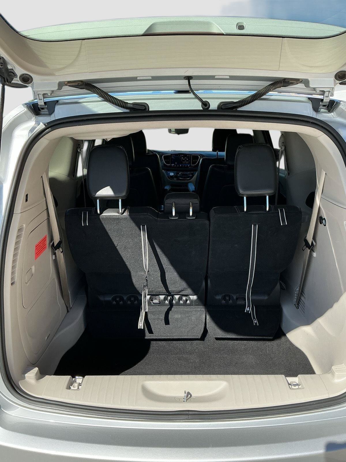 Used 2024 Chrysler Pacifica Limited FWD image 20