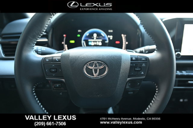 Used 2026 Toyota Camry SE FWD image 9