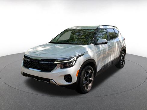 Used 2025 Kia Seltos S image 3