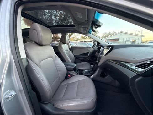 Used 2016 Hyundai Santa Fe SE w/ Option Group 03 FWD image 25