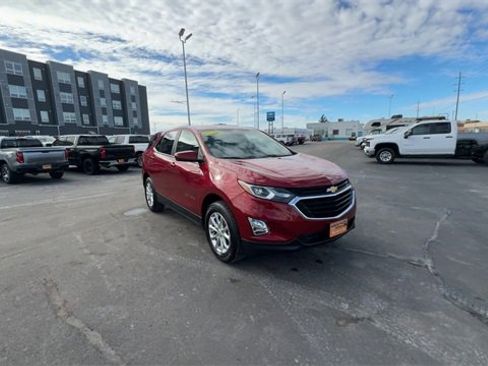 Used 2021 Chevrolet Equinox LT image 2