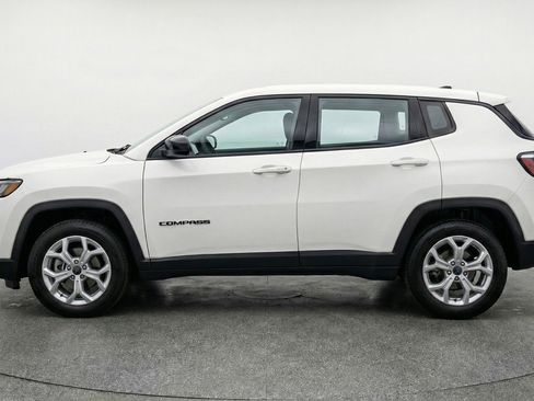 Used 2025 Jeep Compass Latitude AWD/4WD image 5