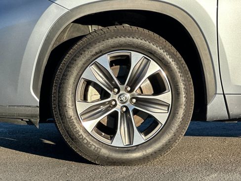 Used 2022 Toyota Highlander XLE image 26