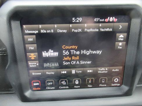 Used 2020 Jeep Wrangler Unlimited Sahara w/ Uconnect 4C Nav & Sound Group image 32