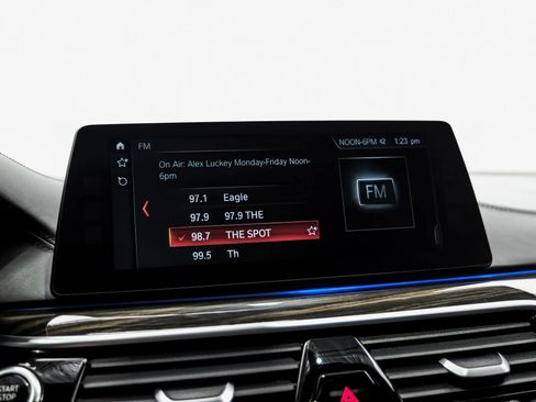 Used 2018 BMW 540i w/ M Sport Package image 38