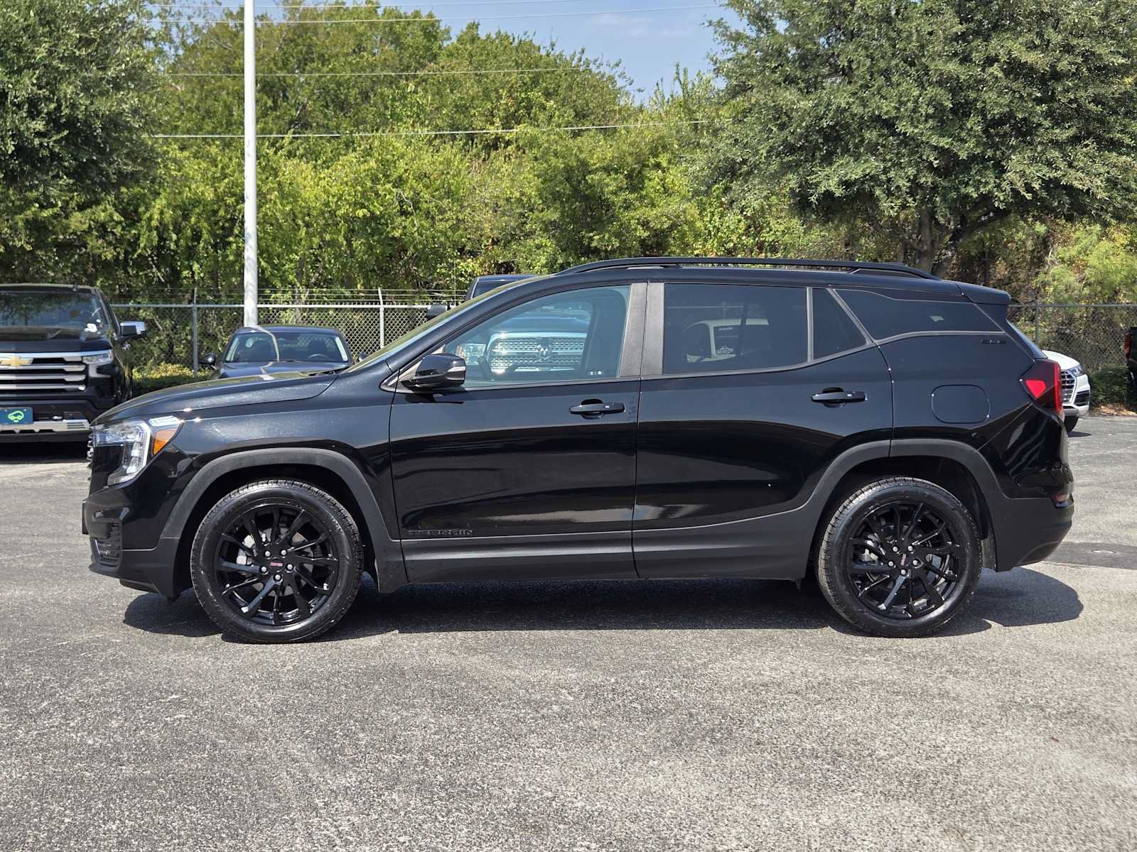 Certified 2023 GMC Terrain SLE w/ Driver Convenience Package FWD image 4
