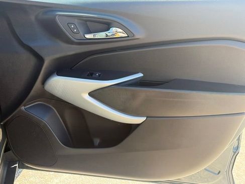 Used 2025 Chevrolet Trax LS w/ LS Convenience Package FWD image 34