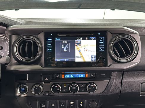 Used 2017 Toyota Tacoma TRD Off-Road w/ Premium & Technology Package image 10