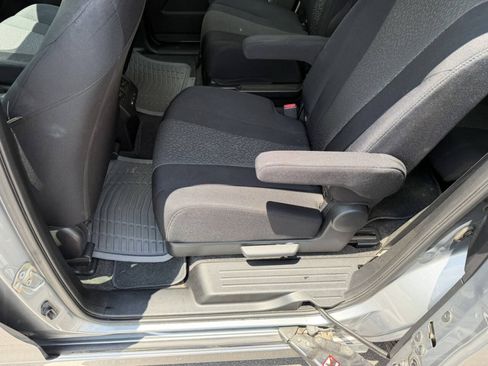 Used 2012 MAZDA MAZDA5 Touring w/ Moonroof & Audio Pkg FWD image 22