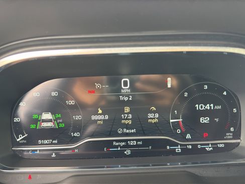 Used 2024 GMC Yukon SLT RWD image 14