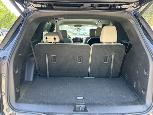 Used 2022 Chevrolet Traverse LT image 47