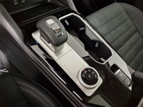 New 2025 Mitsubishi Outlander SE image 19