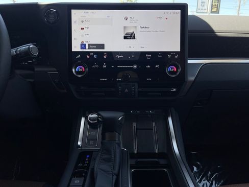 Used 2026 Lexus GX 550 w/ Cold Area Package AWD/4WD image 29