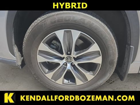 Used 2021 Toyota Highlander XLE AWD/4WD image 14