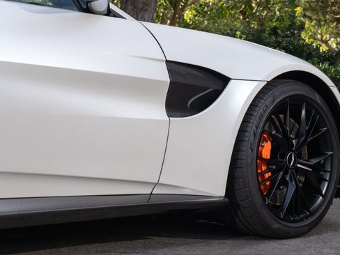 Used 2021 Aston Martin V8 Vantage Coupe image 8