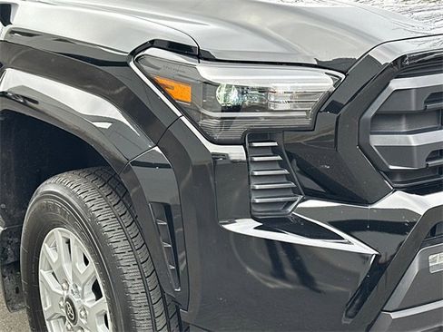 Certified 2025 Toyota Tacoma SR5 image 8