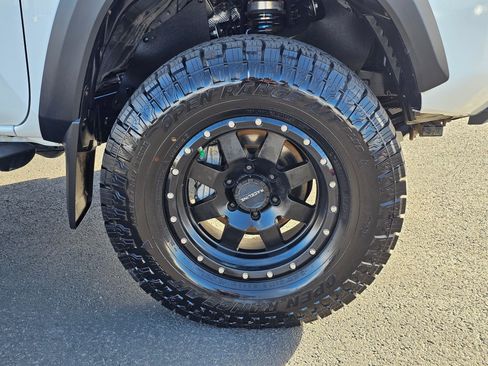 Used 2019 Toyota Tacoma TRD Off-Road image 9