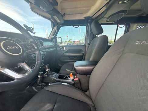 Used 2018 Jeep Wrangler Unlimited Sahara AWD/4WD image 10
