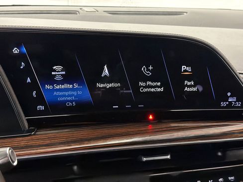 Used 2024 Cadillac Escalade ESV Luxury AWD/4WD image 29