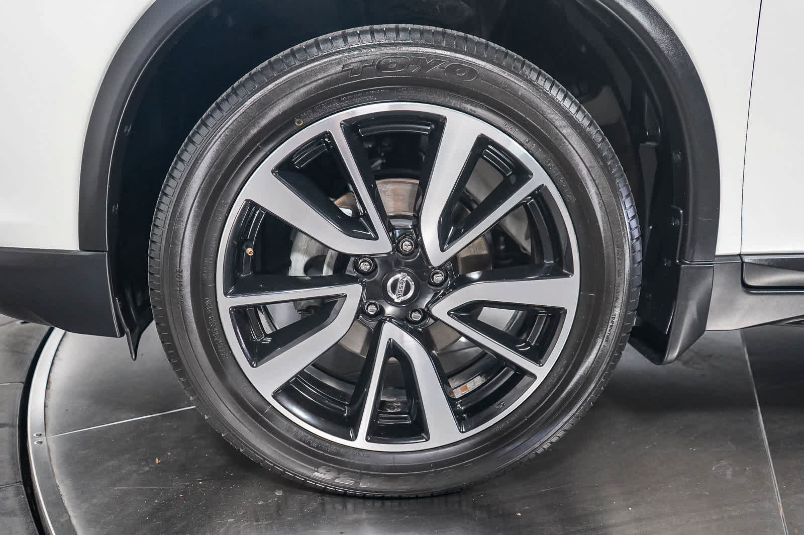 Used 2019 Nissan Rogue SL w/ Premium Package FWD image 9