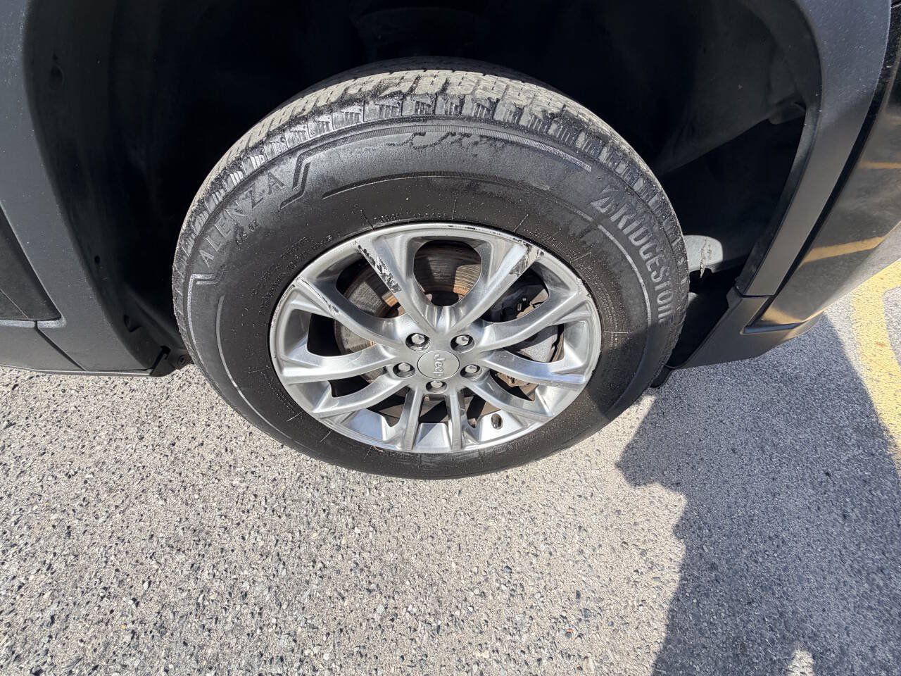 Used 2019 Jeep Cherokee Latitude Plus w/ Cold Weather Group AWD/4WD image 42