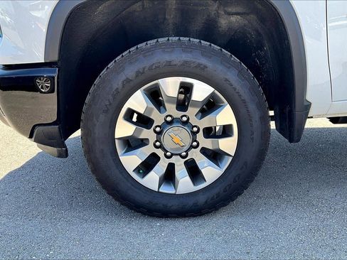 Used 2025 Chevrolet Silverado 2500 Custom w/ Custom Value Package AWD/4WD image 9
