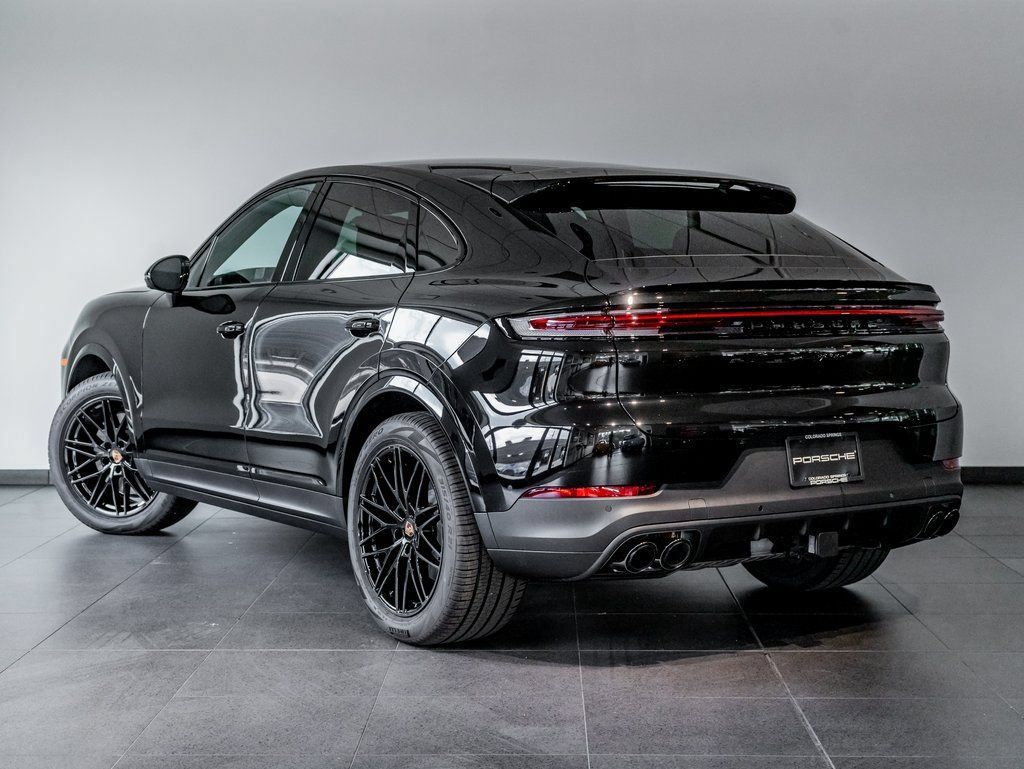 Certified 2025 Porsche Cayenne Coupe AWD/4WD image 3