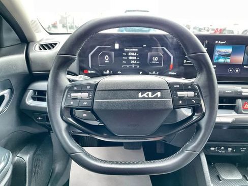 Used 2025 Kia K4 EX image 11