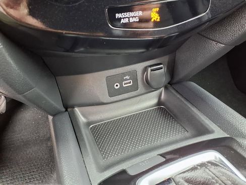 Used 2020 Nissan Rogue SV image 8