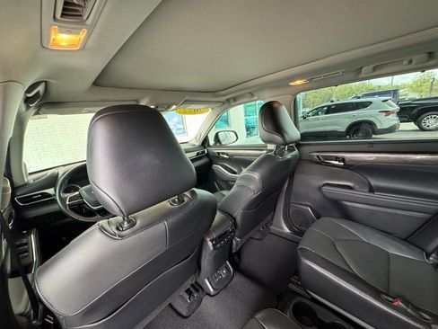 Used 2022 Toyota Highlander Platinum image 21
