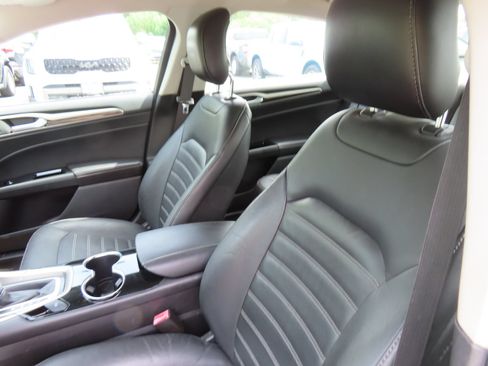 Used 2014 Ford Fusion SE w/ Equipment Group 202A FWD image 25