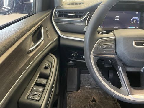 Used 2023 Jeep Grand Cherokee L Limited AWD/4WD image 12