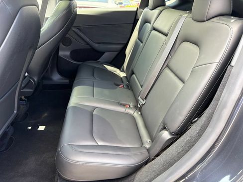 Used 2024 Tesla Model Y Long Range AWD/4WD image 31