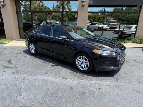 Used 2016 Ford Fusion SE FWD image 3