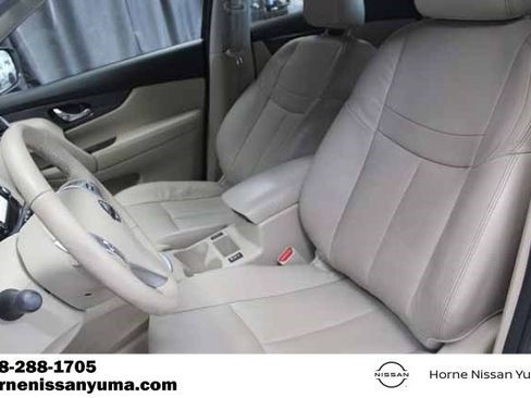 Used 2015 Nissan Rogue SL w/ SL Premium Package image 4