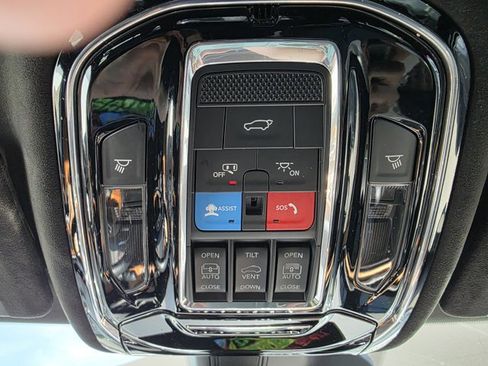 Used 2023 Jeep Grand Cherokee Summit image 11